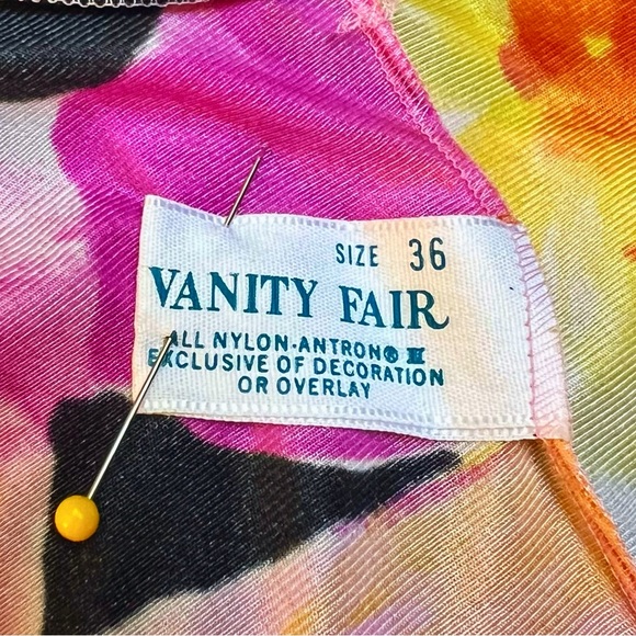 1970s Vanity Fair Elegant Floral Nightgown/Dress - Picture 6 of 7